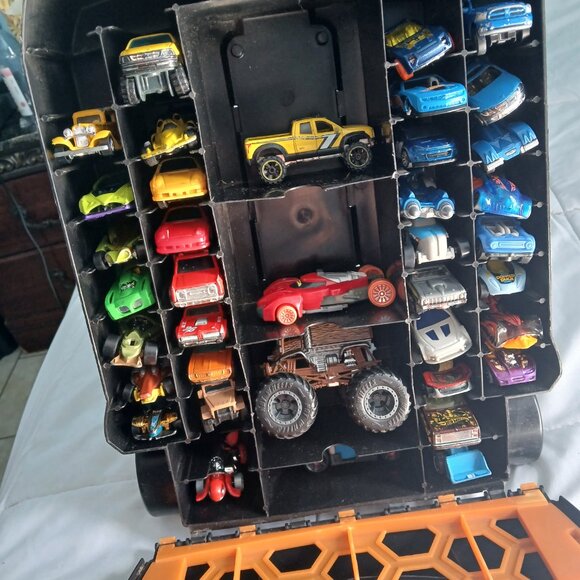 Hot Wheels Mattel Lot 36 Cars w/ Carrying Case Holds 100 Cars - Picture 3 of 16
